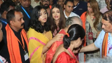 Photo of बप्पा के दर्शन करते हुए भीड़ में फंसी Aishwarya Rai Bachchan