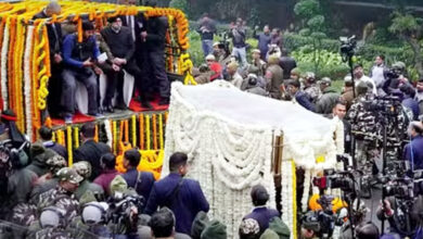 Photo of तोपगाड़ी पर पार्थिव शरीर लाया गया, तीनों सेनाओं ने सलामी दी; राष्ट्रपति-प्रधानमंत्री और सोनिया-राहुल भी पहुंचे