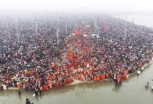 Photo of प्रयागराज में महाकुंभ का आज तीसरा दिन, लाखों श्रद्धालु संगम में डुबकी लगाने पहुंचे