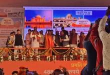 Photo of ‘अयोध्या-काशी के बाद अब मथुरा की बारी…’ बरसाना में सीएम योगी ने खेली फूलों की होली, दे गए ये आश्वासन