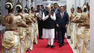 Photo of 6 साल बाद श्रीलंका दौरे पर पहुंचे PM मोदी का ग्रैंड वेलकम, 5 मंत्रियों ने की अगवानी, मिला ‘गार्ड ऑफ ऑनर’