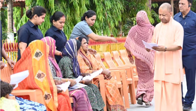 Photo of ‘घर जाने का किराया नहीं है’, CM योगी ने करवाया इंतजाम; समस्या पर बोले- पूर्ण समाधान कराएंगे