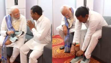Photo of एक कांग्रेस समर्थक से लगा ली थी शर्त, PM मोदी के हाथों जूते पहनने वाले रामपाल कश्यप का खुलासा