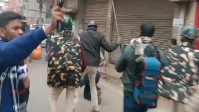 Photo of झुंझुनू में लाठीचार्ज, कलेक्ट्रेट के सामने प्रदर्शन कर रहे लोगों को पुलिस ने खदेड़ा; पूर्व मंत्री के साथ हुई धक्का-मुक्की