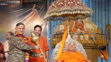 Photo of जगद्गुरु रामभद्राचार्य ने CDS से दक्षिणा में मांगा PoK, बोले- ‘मैंने उन्हें वही दीक्षा दी जो लंका दहन से पहले…’