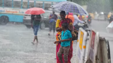 Photo of यूपी में आज आंधी-तूफान के साथ बारिश का अलर्ट, 30 जिलों में ओलावृष्टि और बिजली गिरने की भी चेतावनी