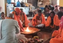 Photo of मथुरा: मुस्लिम परिवार के 8 सदस्यों ने अपनाया हिंदू धर्म, कहा- ‘3 सालों से अपनी जड़ों की…’