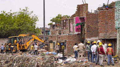Photo of तैमूर नगर में चला डीडीए का बुलडोजर, नाले के किनारे हटाया जा रहा अतिक्रमण