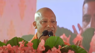 Photo of अयोध्या पहुंचे सीएम योगी, हनुमत कथा मंडपम का करेंगे लोकार्पण, रामनगरी को एक और आध्यात्मिक केंद्र