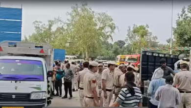 Photo of दिल्ली के अशोक विहार में गरजा DDA का बुलडोजर, कई झुग्गियों को गिराया गया