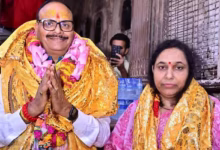 Photo of बांके बिहारी मंदिर पहुंचे यूपी के डिप्टी CM ब्रजेश पाठक, पूजा अर्चना के बाद सेवायतों ने सौंपा लेटर