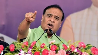 Photo of असम में बांग्लादेश बॉर्डर से सटे इलाकों में सांप्रदायिक तनाव, उपद्रवियों को देखते ही गोली मारने के आदेश