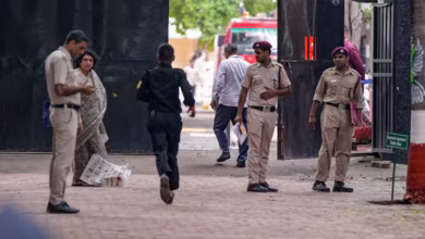 Photo of दिल्ली में 20 स्कूलों को मिली बम की धमकी, मौके पर फायर विभाग और पुलिस की टीम
