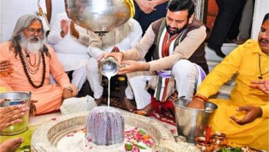 Photo of कुरुक्षेत्र के संगमेश्वर महादेव मंदिर पहुंचे सीएम सैनी, शिवलिंग का किया अभिषेक