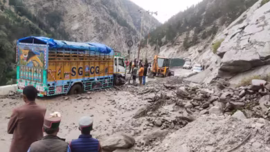 Photo of  हिमाचल प्रदेश में बारिश का कहर जारी, भूस्खलन से NH-707 बंद, अब तक हुईं 112 मौतें