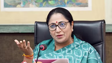 Photo of मुझे वहां नींद नहीं आती इसलिए…; ‘शीश महल’ में शिफ्ट नहीं होने पर क्या बोलीं CM रेखा गुप्ता