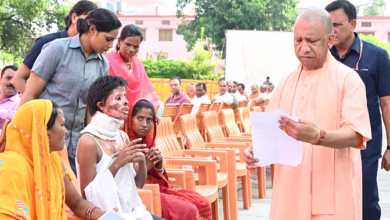 Photo of सीएम योगी ने कहा- कब्जामुक्त कराएं जमीन, पीड़ितों को दिलाएं हक- 200 लोगों की समस्याएं सुनीं