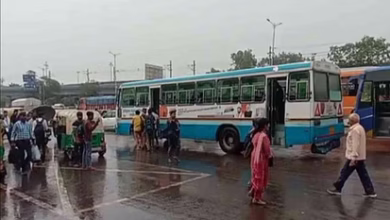 Photo of दिल्ली-गुरुग्राम में झमाझम बरसे बदरा; सड़कों पर रेंगती दिखीं गाड़ियां