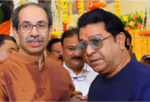 Photo of उद्धव ठाकरे परिवार संग पहुंचे भाई राज ठाकरे के घर, विरोधियों की टिकी नजरें