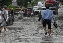 Photo of झमाझम बारिश ने दिल्ली को किया ठप, सड़कें पानी-पानी और लंबा जाम, पुलिस ने क्या कहा?