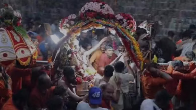 Photo of महाकाल के जयकारों से गूंजा उज्जैन, राजसी सवारी में CM मोहन यादव ने की पूजा, डमरु-झांझ की गूंज से महका शहर