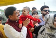 Photo of नागिरकों के बीच CM मोहन यादव का दिखा अनोखा अंदाज, बीच रास्ते रुकवाया काफिला-खाए भुट्टे