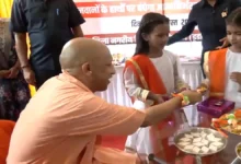 Photo of नन्ही बच्चियों के ‘बड़े भैया’ बने CM योगी, मुख्यमंत्री ने दिया खास तोहफा; VIDEO में देखें क्या बात की