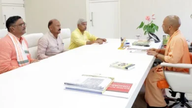 Photo of सीएम योगी से मिले पुलिस की पिटाई में मृत भाजपा कार्यकर्ता के परिजन