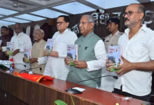 Photo of सीएम नीतीश कुमार के जीवन पर फिर लिखी गई पुस्तक, विधान परिषद् में विकास पुरुष का हुआ भव्य लोकार्पण