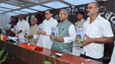 Photo of सीएम नीतीश कुमार के जीवन पर फिर लिखी गई पुस्तक, विधान परिषद् में विकास पुरुष का हुआ भव्य लोकार्पण