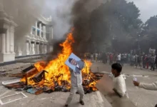 Photo of नेपाल में हिंसक प्रदर्शन, संसद और कई मंत्रियों के घर फूंके, सेना ने प्रदर्शनकारियों को बातचीत के लिए बुलाया