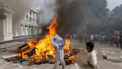 Photo of नेपाल में हिंसक प्रदर्शन, संसद और कई मंत्रियों के घर फूंके, सेना ने प्रदर्शनकारियों को बातचीत के लिए बुलाया