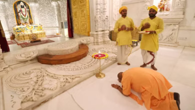Photo of रामनगरी पहुंचे सीएम योगी, किए रामलला के दर्शन; हनुमानगढ़ी के दर्शन कर लिया आशीर्वाद