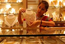 Photo of Gold Rate: सोना ₹1700 सस्ता! US फेड ने दिया झटका, जानें ₹1, 18,973 पर क्यों आ गया 10 ग्राम गोल्ड