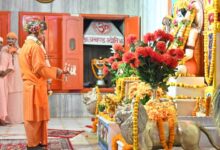 Photo of Dussehra 2025: विजयादशमी पर सीएम योगी ने गोरखनाथ मंदिर में किया विशेष अनुष्ठान, देखें तस्वीरें