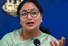 Photo of CM रेखा गुप्ता की अधिकारियों को चेतावनी, रिपोर्ट भेजने में देरी नहीं होगी बर्दाश्त, अदालती मामलों में सतर्कता जरूरी