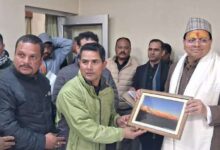 Photo of मुनस्यारी दौरे पर CM धामी, ITBP जवानों से की मुलाकात, पुराने दोस्तों संग गुड़ वाली चाय पी