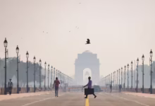 Photo of दिल्ली में बढ़ती ठंड के साथ खराब हो रही हवा, आनंद विहार में 350 के पार पहुंचा AQI