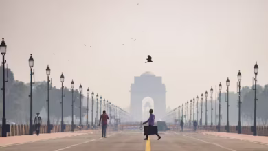Photo of दिल्ली में बढ़ती ठंड के साथ खराब हो रही हवा, आनंद विहार में 350 के पार पहुंचा AQI