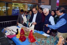 Photo of वीएमएमसी एवं सफदरजंग अस्पताल में दिव्यांगजन द्वारा बनाए उत्पादों की प्रदर्शनी का शुभारंभ