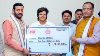 Photo of हरियाणा: क्रिकेटर शेफाली वर्मा को सीएम नायब सैनी ने साैंपा चेक