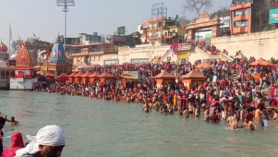 Photo of हरिद्वार में उमड़ा आस्था का सैलाब, हरकी पैड़ी पर श्रद्धालुओं ने लगाई पावन डुबकी