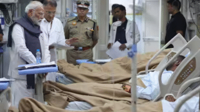 Photo of दिल्ली ब्लास्ट में घायलों से प्रधानमंत्री मोदी ने LNJP अस्पताल में की मुलाकात