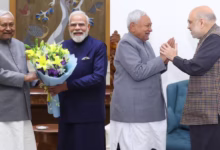 Photo of दिल्ली-एनसीआर में घना कोहरा और हवा भी दमघोंटू, 200 से ज्यादा उड़ानें प्रभावित, जानें कैसे रुके ट्रेन के पहिए