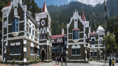 Photo of नैनीताल हाईकोर्ट ने पतंजलि के डायरेक्टर को दिया बड़ा झटका