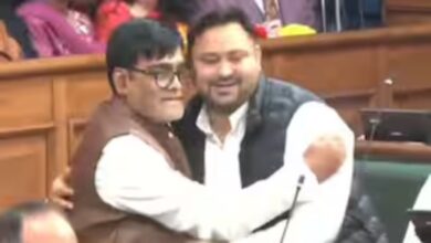 Photo of BJP नेता रामकृपाल ने सदन में तेजस्वी यादव को लगाया गले, एक समय में रहे हैं लालू यादव के खास