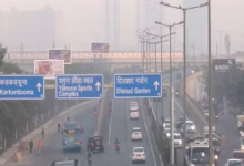 Photo of Delhi Pollution: दिल्ली में सांसों पर संकट बरकरार, कई इलाकों में 400 के पार दर्ज किया गया एक्यूआई
