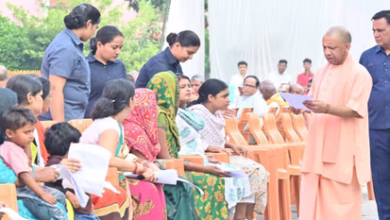 Photo of ‘गरीबों को उजाड़ने वाले कतई न बख्शे जाएंगे…’, जनता दर्शन में CM योगी का सख्त निर्देश
