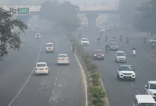 Photo of दिल्ली का हाल! बाहरी राज्यों से सिर्फ BS-6 गाड़ियों की ही एंट्री, PUCC केंद्रों पर लंबी कतार