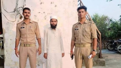 Photo of DM-SP सुन रहे लोगों की समस्या तभी आई मस्जिद से आवाज.
